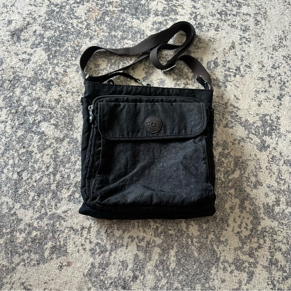 EUC Kipling Machida crossbody bag—Black